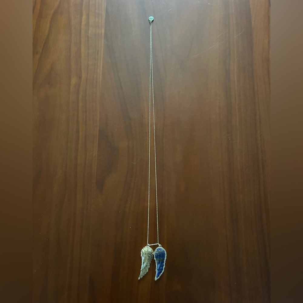 Elegant Wing Pendant Necklace